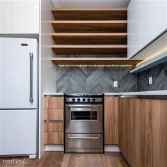 560 Graham Ave, Brooklyn NY  11222-4641 exterior