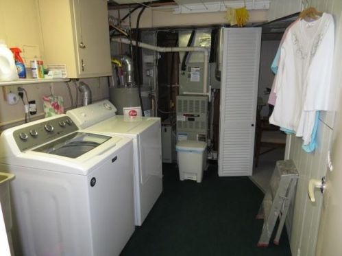 552 Lebanon Mnr Dr, Pittsburgh PA 15122-3225 exterior