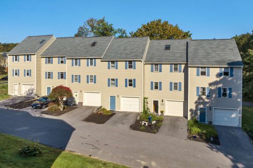 39 Fords Landing Dr, Dover, NH 03820-4552