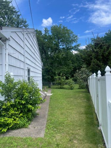 34 Bersey Ct, Perth Amboy NJ  08863-1501 exterior