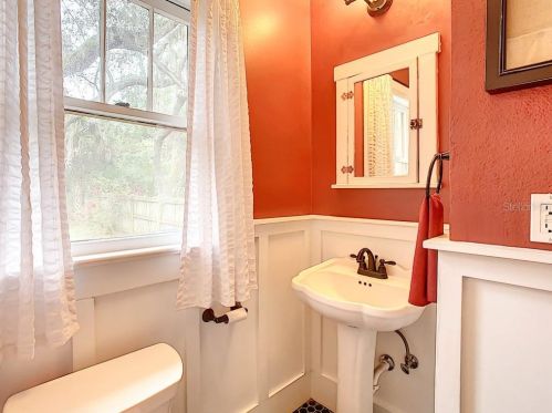 918 Shadowlawn Ave, Tampa FL 33603-2327 exterior