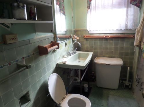 8028 Yates Blvd, Chicago IL 60617-2316 exterior