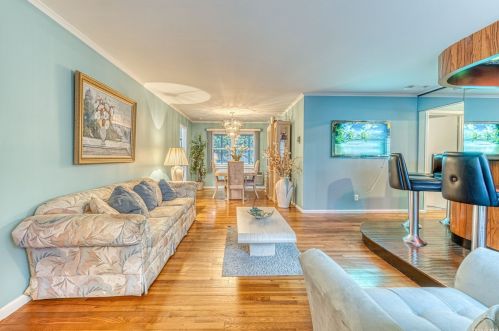 890 Gate, Valley Stream, NY 11580-1553