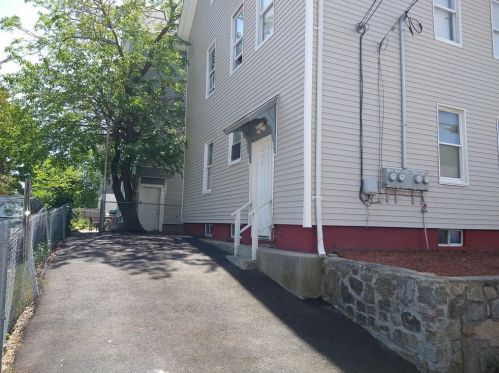 241 Admiral St, Providence, RI 02908-2613