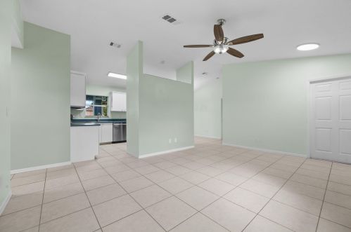 462 Mainsail St, Fort Pierce FL  34983-1265 exterior