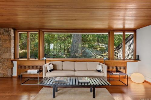 9 Fox Run, Armonk NY 10504-1011 exterior