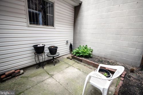 302 Juniper St, Philadelphia PA 19107-5818 exterior