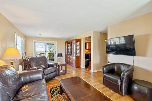 579 Montclair St, Pittsburgh PA 15217-2808 exterior