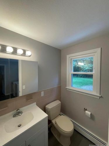 169 Dartmouth Rd, Manchester CT 06040-6616 exterior