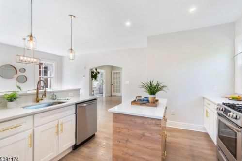 192 Gregory Pl, Town Center NJ  07052-3952 exterior