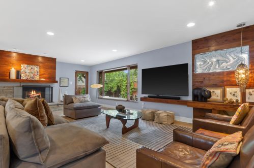 4101 Lake Dr, Milwaukee, WI 53211-1720