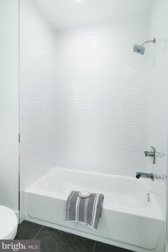 1827 Manton St, Philadelphia PA 19146-2923 exterior