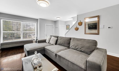 4658 Ellis Ave, Chicago IL  60653-3625 exterior