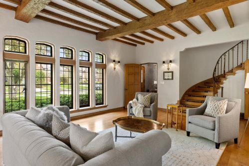 1025 Circle Dr, Milwaukee, WI 53217-5364