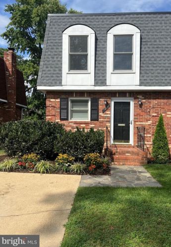 1 Caton Ave, Alexandria, VA 22301-1519