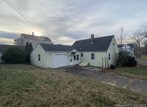 409 Burritt St, New Britain CT 06053-4005 exterior