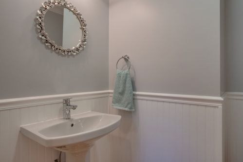 37 Chestnut St, North Andover MA  01845-5211 exterior