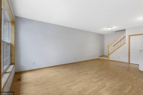 1873 Bluestem Ln, Saint Paul, MN 55126-5020