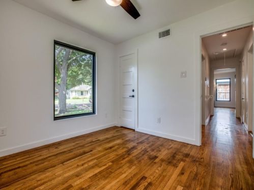 570 Hambrick Rd, Dallas TX  75218-1745 exterior