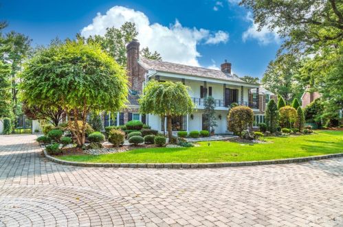 8 Five Acre Dr, Edison, NJ 08820-1000