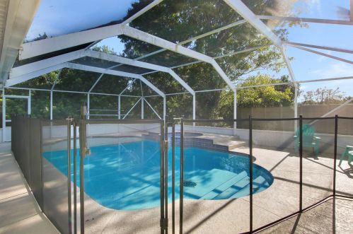 310 Rosewood Dr, Fort Pierce FL  34947-3424 exterior