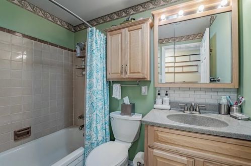 137 Conneaut Dr, Pittsburgh PA 15239-2630 exterior