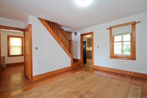 111 Spg St, Windsor Locks CT 06096-2208 exterior