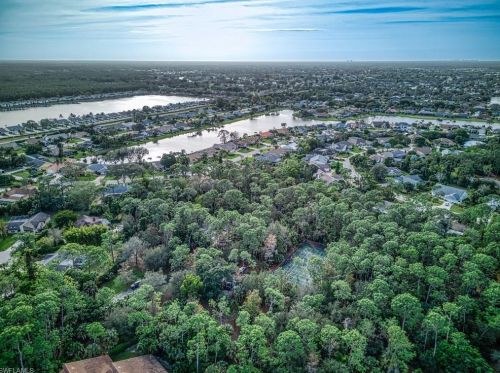 2640 Kings Lake Blvd, Naples FL 34112-5490 exterior