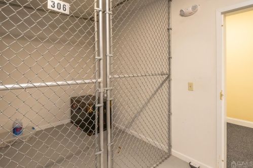 306 Regency Pl, Woodbridge NJ 07095-1036 exterior