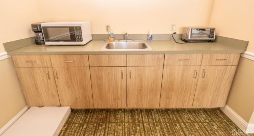 306 Regency Pl, Woodbridge NJ 07095-1036 exterior