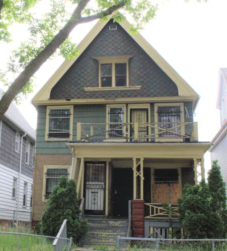 2962 26th St, Milwaukee, WI 53206-1121