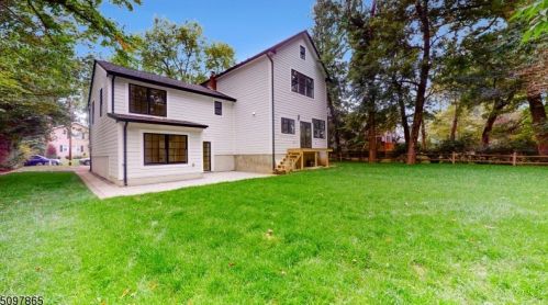 21 Fieldstone Dr, Livingston NJ  07039-3308 exterior