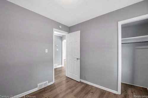 4518 Academy St, Dearborn Heights MI  48125-2210 exterior