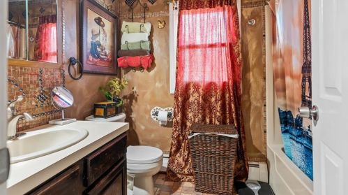 61 Lynch St, Providence RI 02908-5106 exterior