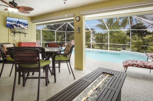 241 Dalton Cir, Fort Pierce FL 34953-5846 exterior