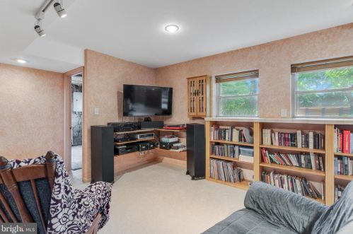 9208 Frst Hvn Dr, Alexandria VA 22309-3216 exterior