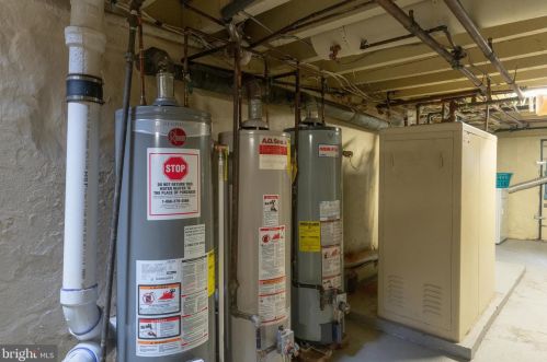 1423 9 St, Philadelphia PA 19148-3727 exterior