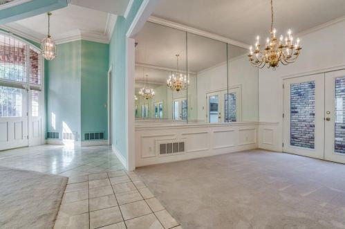 916 Mccoy Dr, Irving TX 75062-8003 exterior