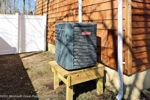 405 Conifer Dr, Lacey NJ  08731-1925 exterior