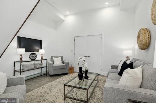 1342 19 St, Philadelphia PA 19146-4665 exterior