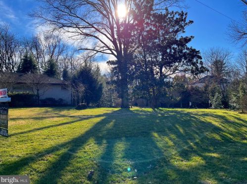 6913 Benjamin St, Mc Lean, VA 22101-1505