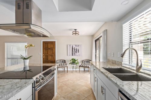 8657 51st St, Phoenix, AZ 85044-5816