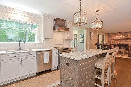 5 Maple Ln, Sutton MA 01590-1810 exterior