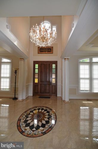 1583 Maddux Ln, Mc Lean VA  22101-3245 exterior