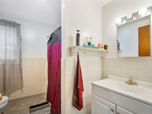 19 Genung St, Middletown NY 10940-5206 exterior