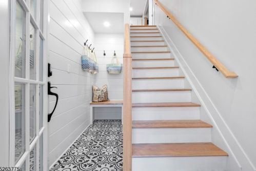 516 Pleasant Valley Way, Town Center NJ  07052-2833 exterior