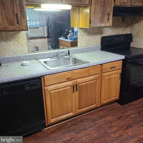 319 Engle St, Chester PA 19013-2509 exterior