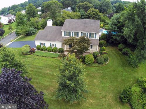 8 Fawn Ln, Trenton, NJ 08620-1335