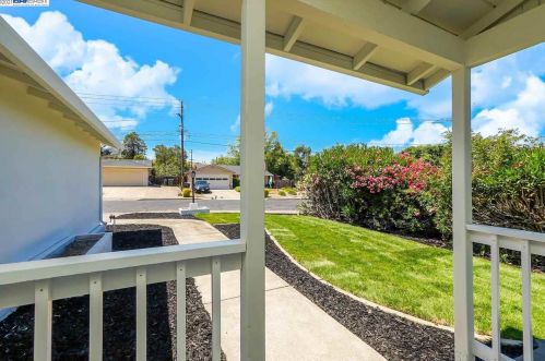 5501 Arizona Dr, Concord CA  94521-4026 exterior