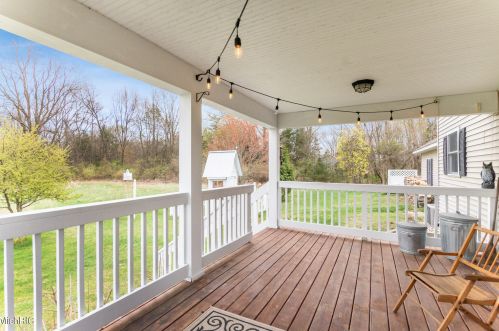 1758 Starr View Ln, Middlevle MI 49333-8061 exterior